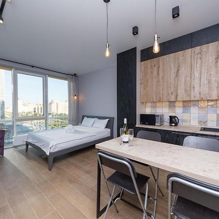 Stylish Panoramic Apartments. Smartplaza. Metro Minskaya เคียฟ ภายนอก รูปภาพ