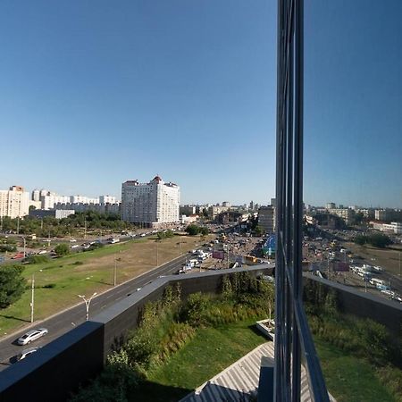 Stylish Panoramic Apartments. Smartplaza. Metro Minskaya เคียฟ ภายนอก รูปภาพ