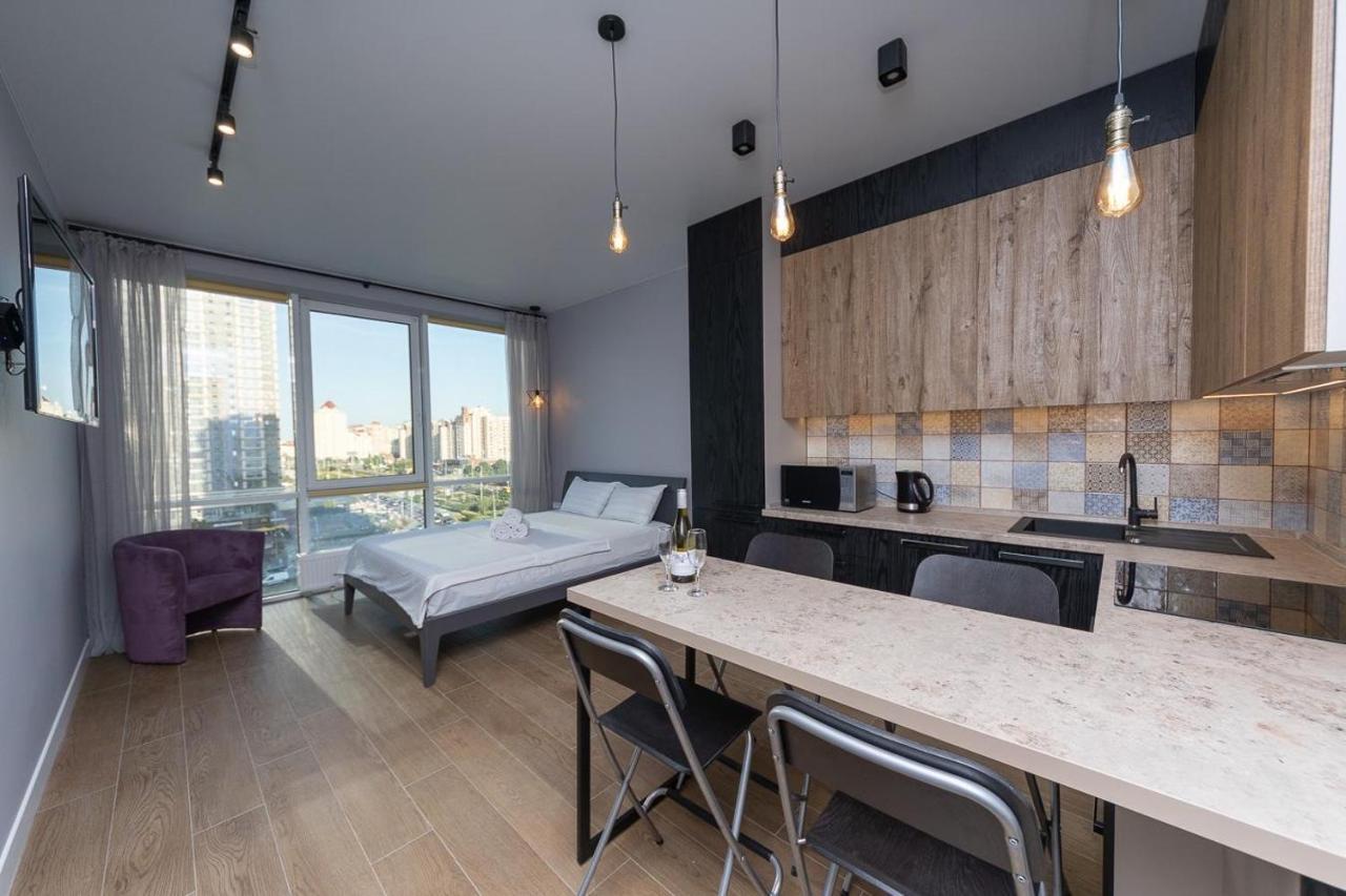 Stylish Panoramic Apartments. Smartplaza. Metro Minskaya เคียฟ ภายนอก รูปภาพ