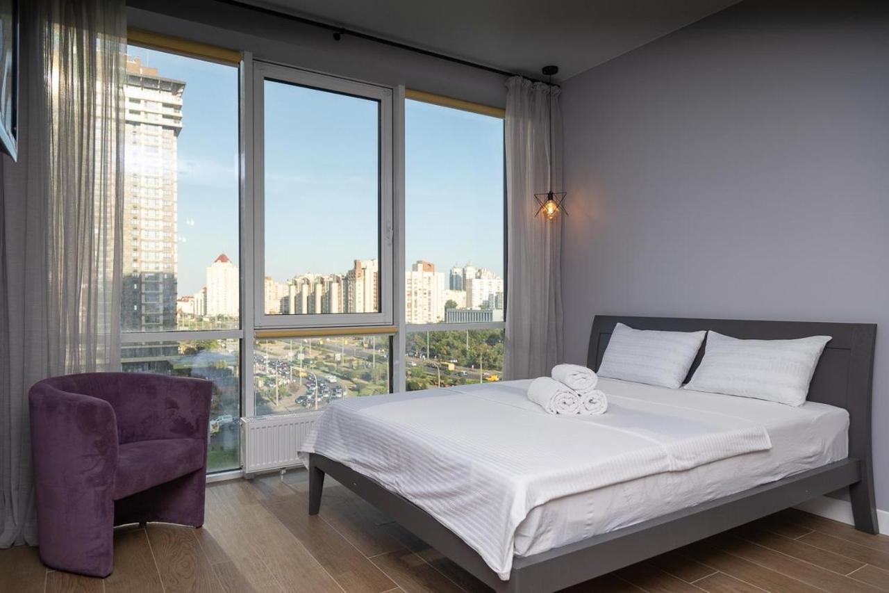 Stylish Panoramic Apartments. Smartplaza. Metro Minskaya เคียฟ ภายนอก รูปภาพ