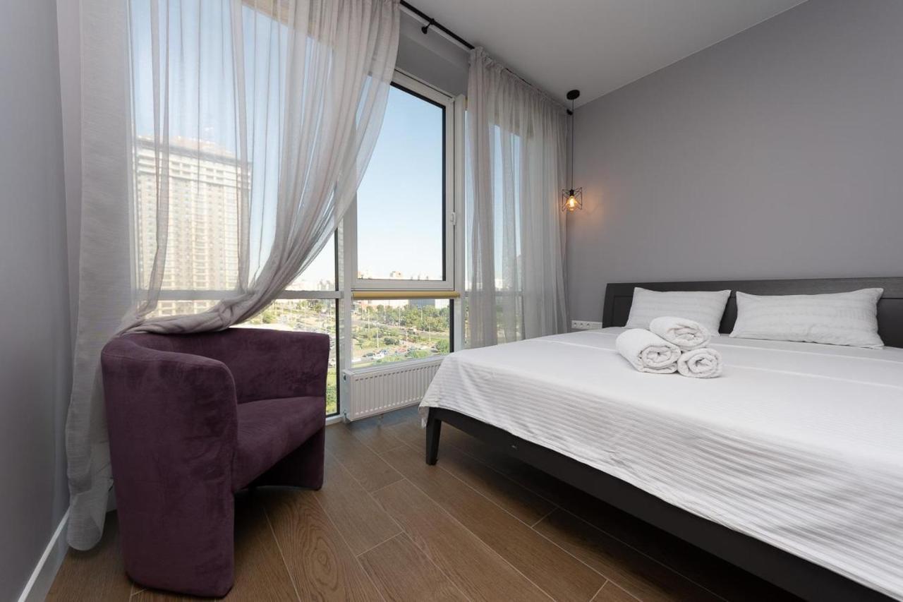 Stylish Panoramic Apartments. Smartplaza. Metro Minskaya เคียฟ ภายนอก รูปภาพ