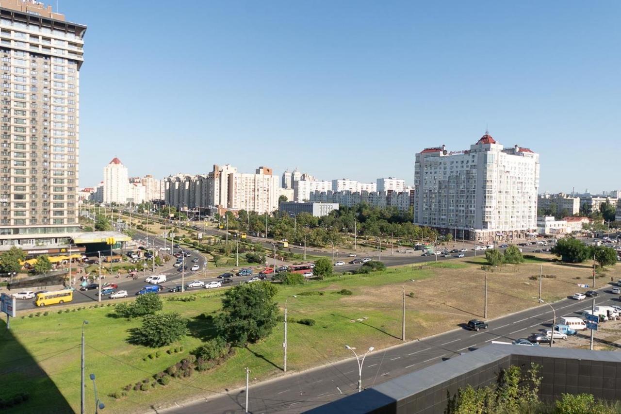 Stylish Panoramic Apartments. Smartplaza. Metro Minskaya เคียฟ ภายนอก รูปภาพ