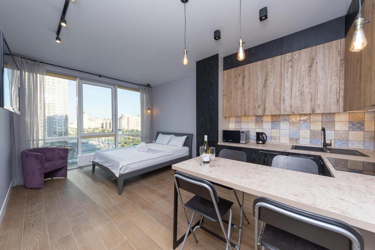 Stylish Panoramic Apartments. Smartplaza. Metro Minskaya เคียฟ ภายนอก รูปภาพ
