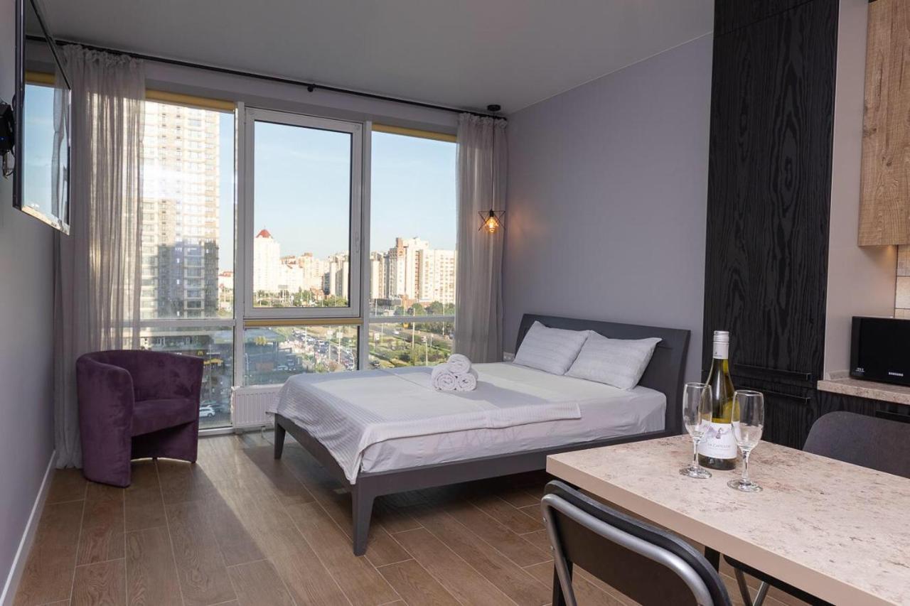 Stylish Panoramic Apartments. Smartplaza. Metro Minskaya เคียฟ ภายนอก รูปภาพ