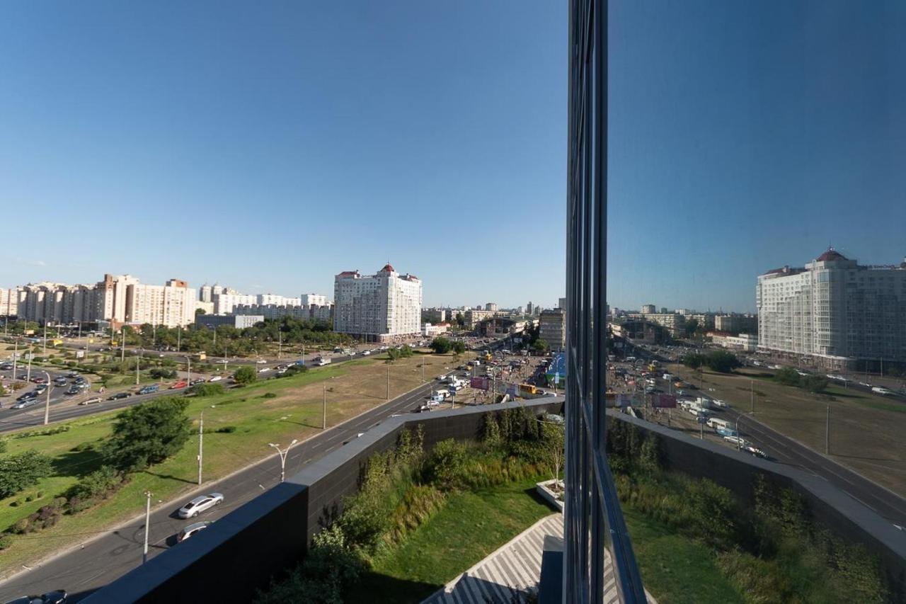 Stylish Panoramic Apartments. Smartplaza. Metro Minskaya เคียฟ ภายนอก รูปภาพ